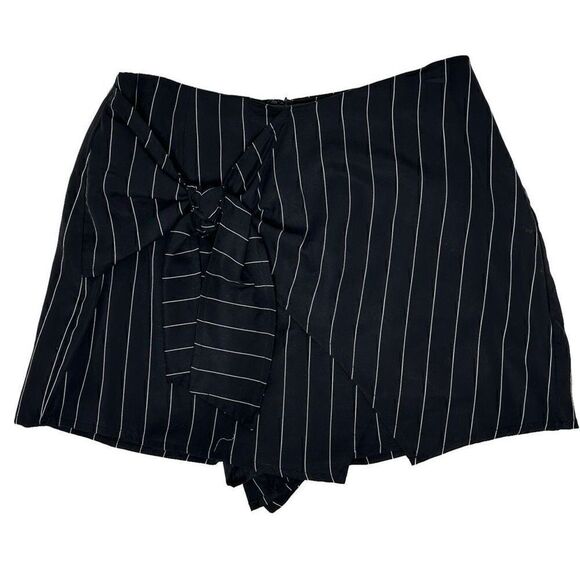 Lovers + Friends Bardot PinStripe Skort, size L - Picture 1 of 15